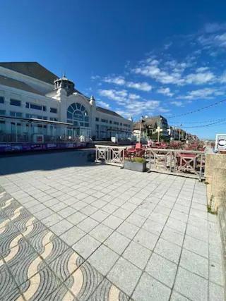 Appartement Elegant Au Coeur De Cabourg Exterior foto